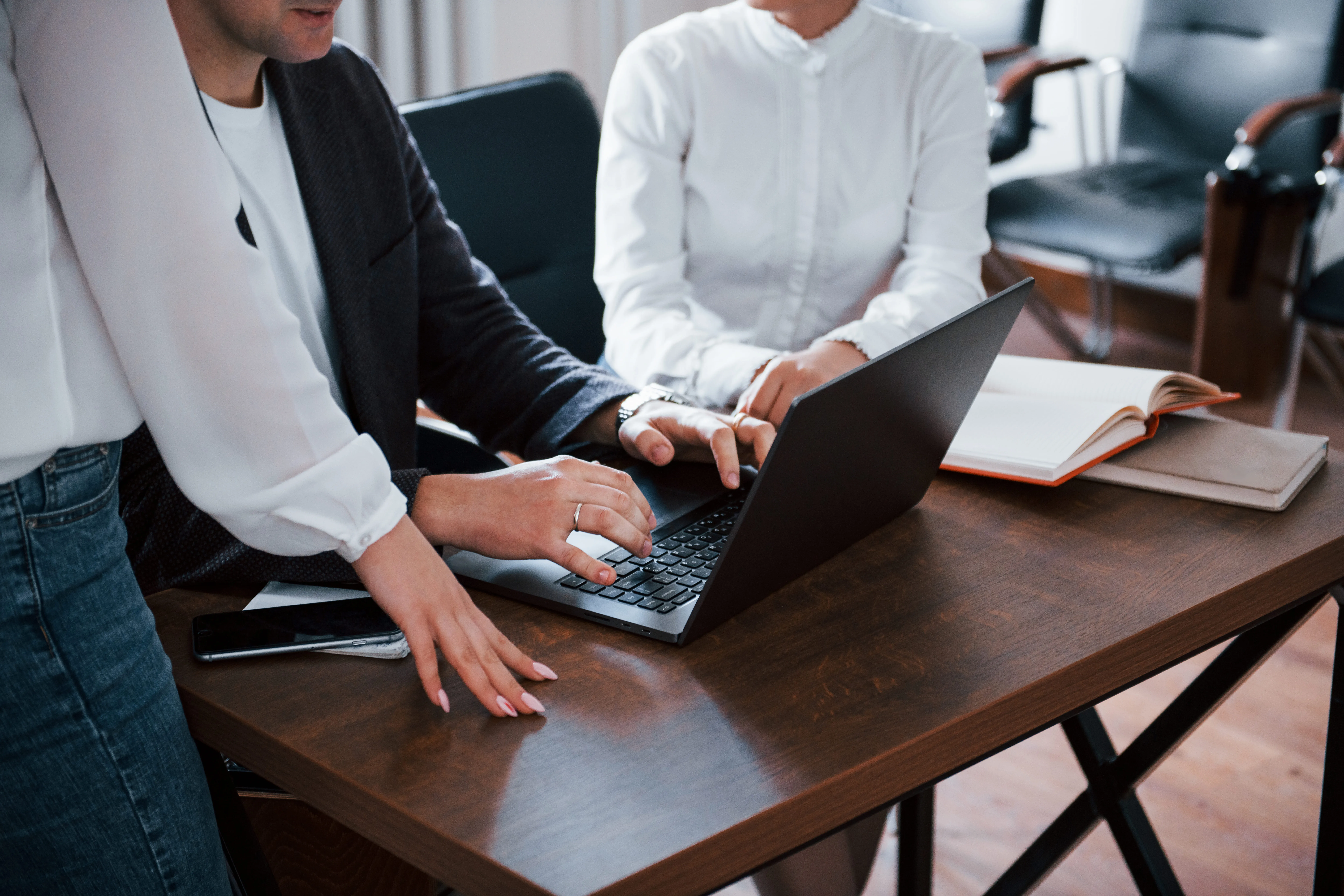 white-collar workers discuss in front of the computer